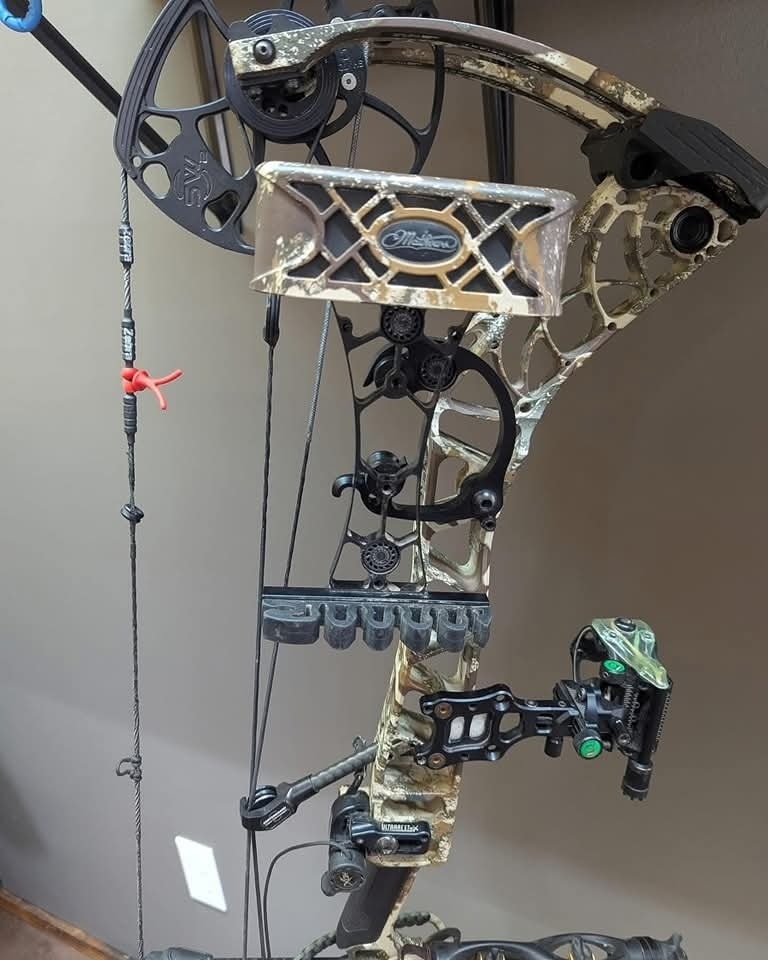 thumbnail image 2 of Mathews V3 31 Inch Bow String And Cable Set - Zebra Trophy - V3/31 (Pre-owned, Like New) 2 of 5